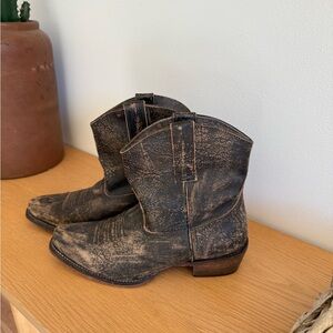 Women’s Short Dingo Boots - 7M